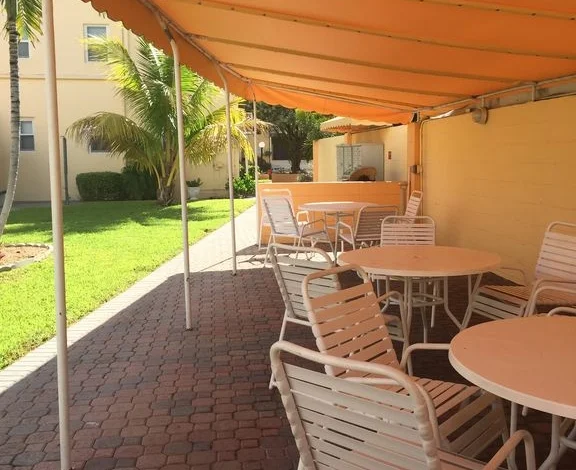 dining area courtyard