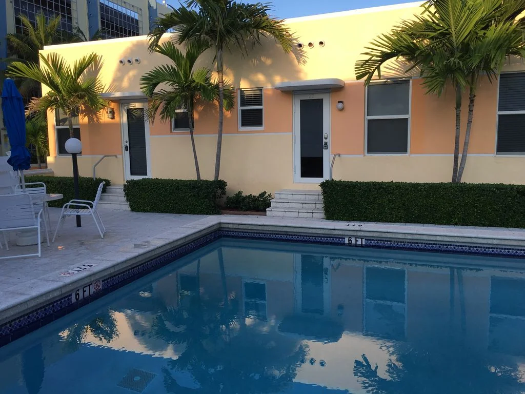 oasis surfside pool side